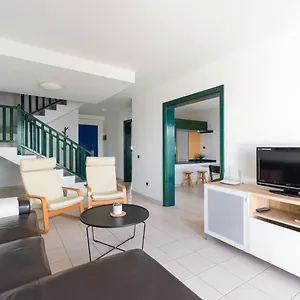 https://las-moreras-playa-blanca.in-canary-islands.com